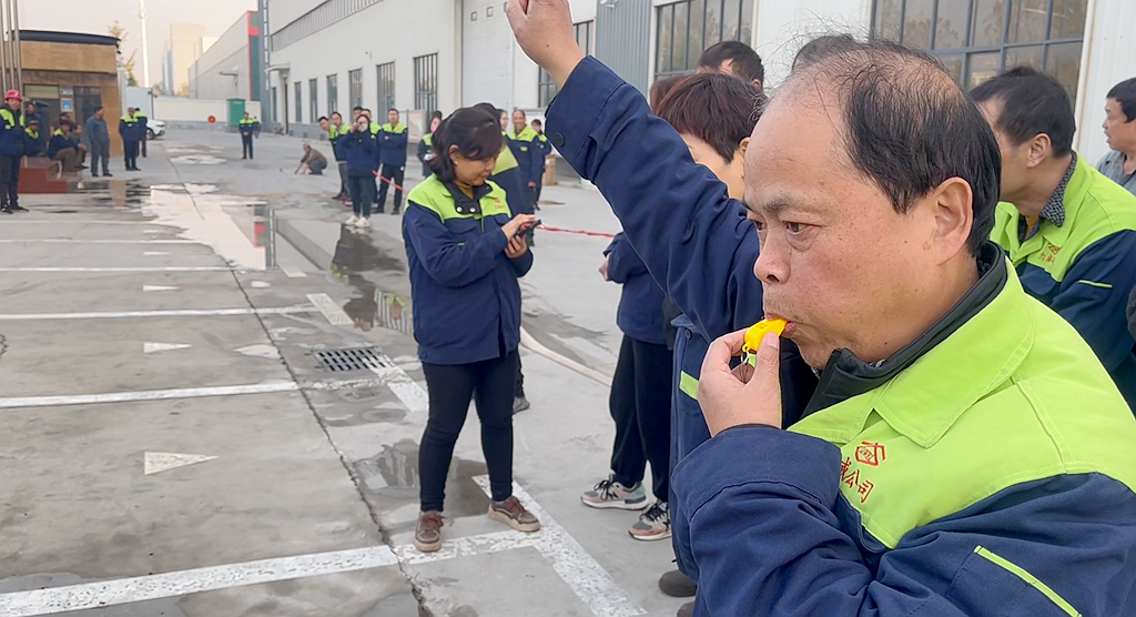 【應(yīng)急演練】消防三人兩帶大比拼，實戰(zhàn)演練爭分秒